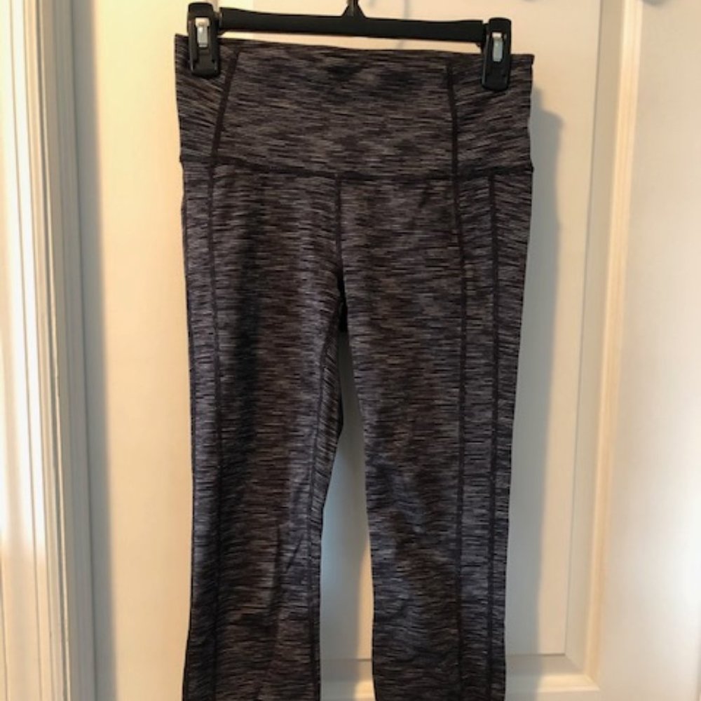 Athleta Energy Power Black/White Crop Tight Leggings Sz Small
